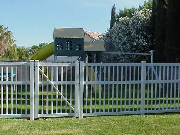 vinyl6ft3railfence1.jpg
