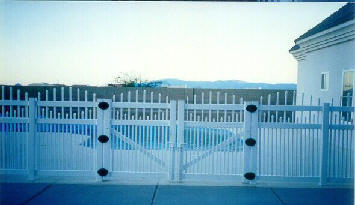 vinylpoolfencedoublegatesclosed-000.jpg